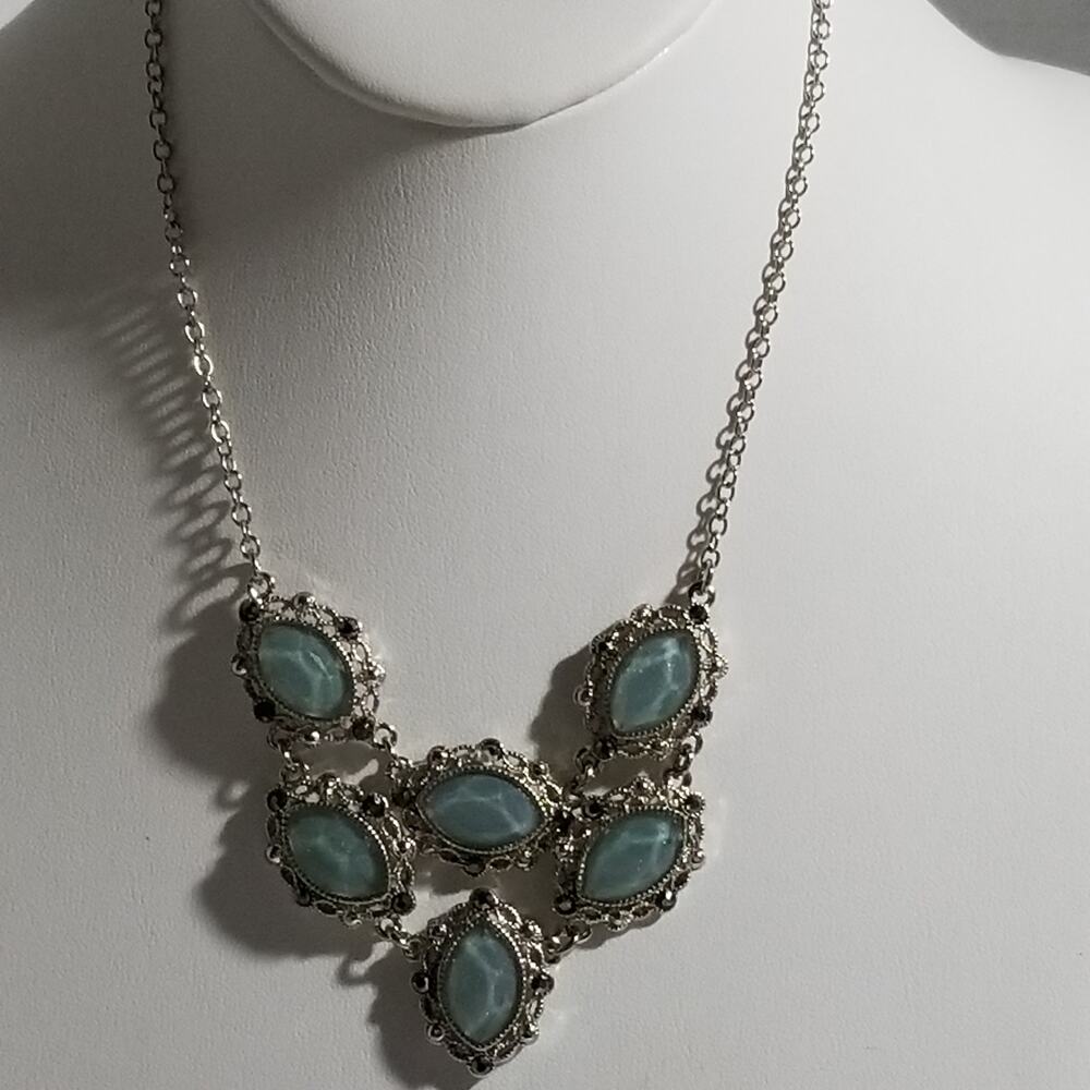 LC Liz Claiborne faux turquoise 14" necklace 1.1771